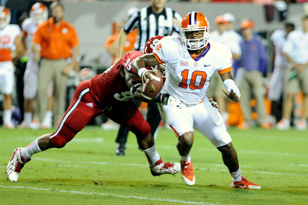 Clemson salva los muebles en Raleigh