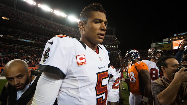 Josh Freeman disgustado con los Bucs (AP)