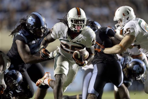 Los Hurricanes salvaron el invicto en Chapel Hill