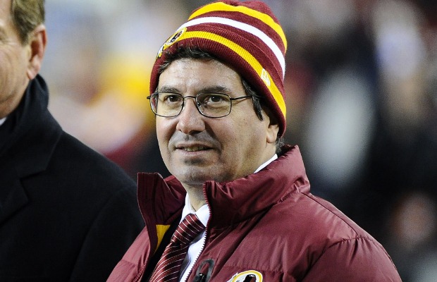 Dan Snyder defiende el nombre de Redskins