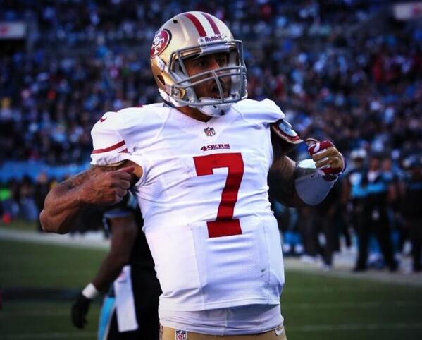Colin Kaepernick llevó muy bien a los suyos (AP)