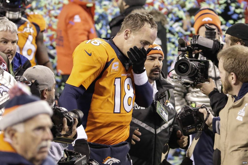 Definitivamente el naranja no trae buena suerte a los Denver Broncos (AP)