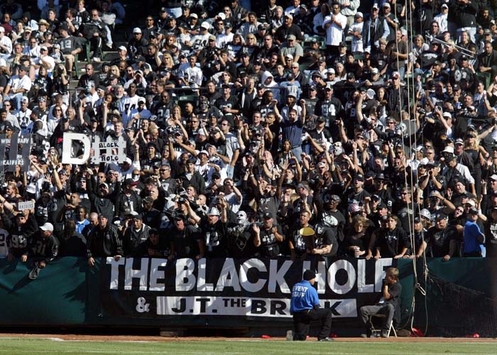 El Black Hole, los fans más fieles de Oakland (AP)