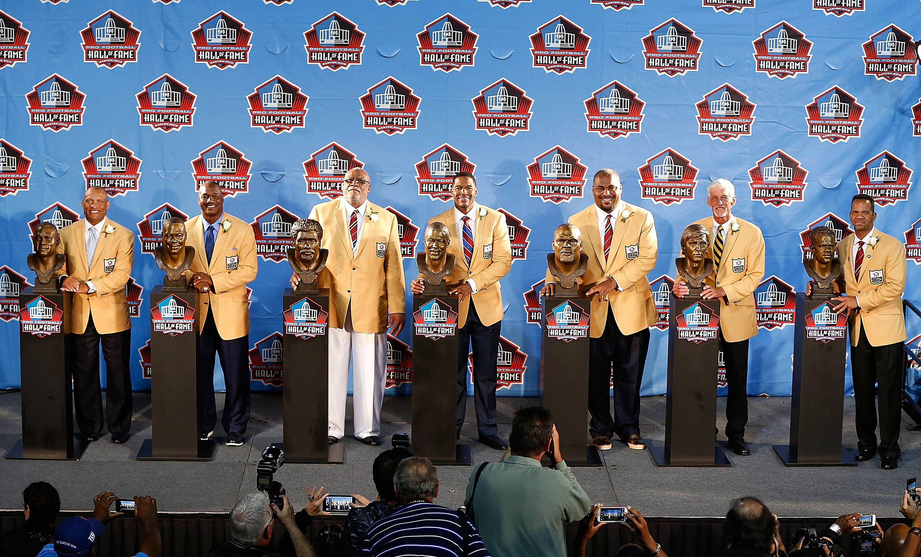De izquierda a derecha Aeneas Williams, Derrick Brooks, Claude Humphrey, Michael Strahan, Walter Jones, Ray Guy y Andre Reed (AP)
