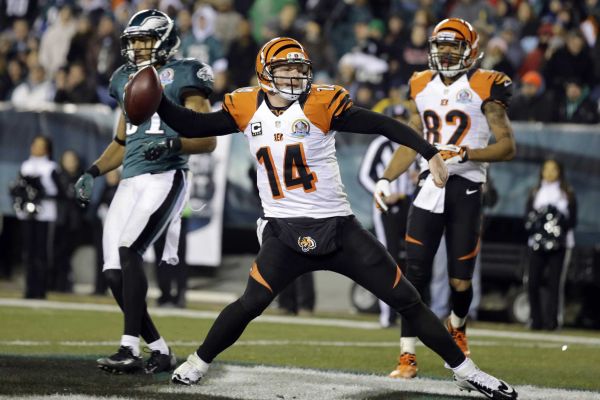 Andy Dalton firma extensión con los Bengals