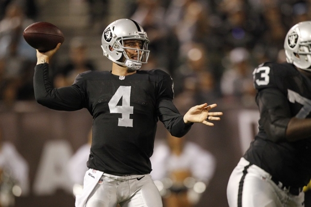 El QB de lo Raiders Derek Carr fue uno de los ganadores de la noche (AP)
