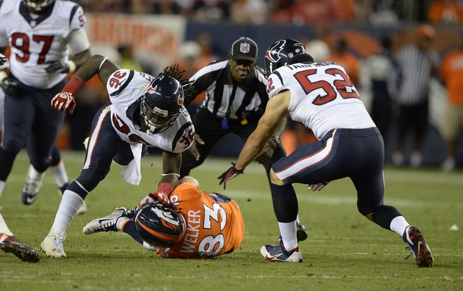 D.J. Swearinger sacó a Wes Welker del partido. (Denver Post)