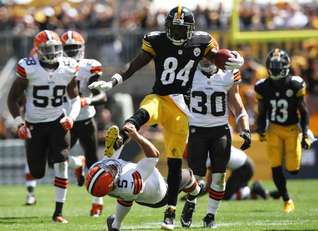 Antonio Brown fue sancionado por esta acción (AP)