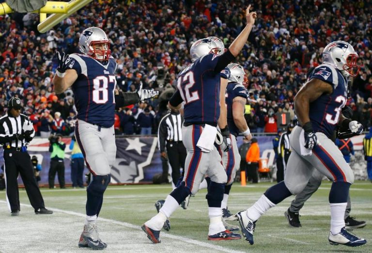 Brady ganó su batalla con Manning, 49ers caen ante Rams