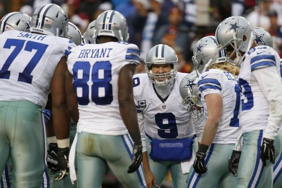 Tony Romo vuelve a estar bajo el microscopio en playoffs (AP)