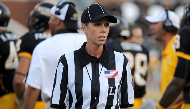 Sarah Thomas será la primera árbitro de la NFL