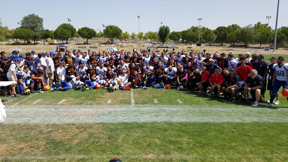 Ambos equipos posan tras el partido (FEFA)