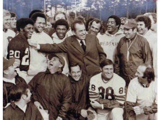Richard Nixon en su visita a los Washington Redskins