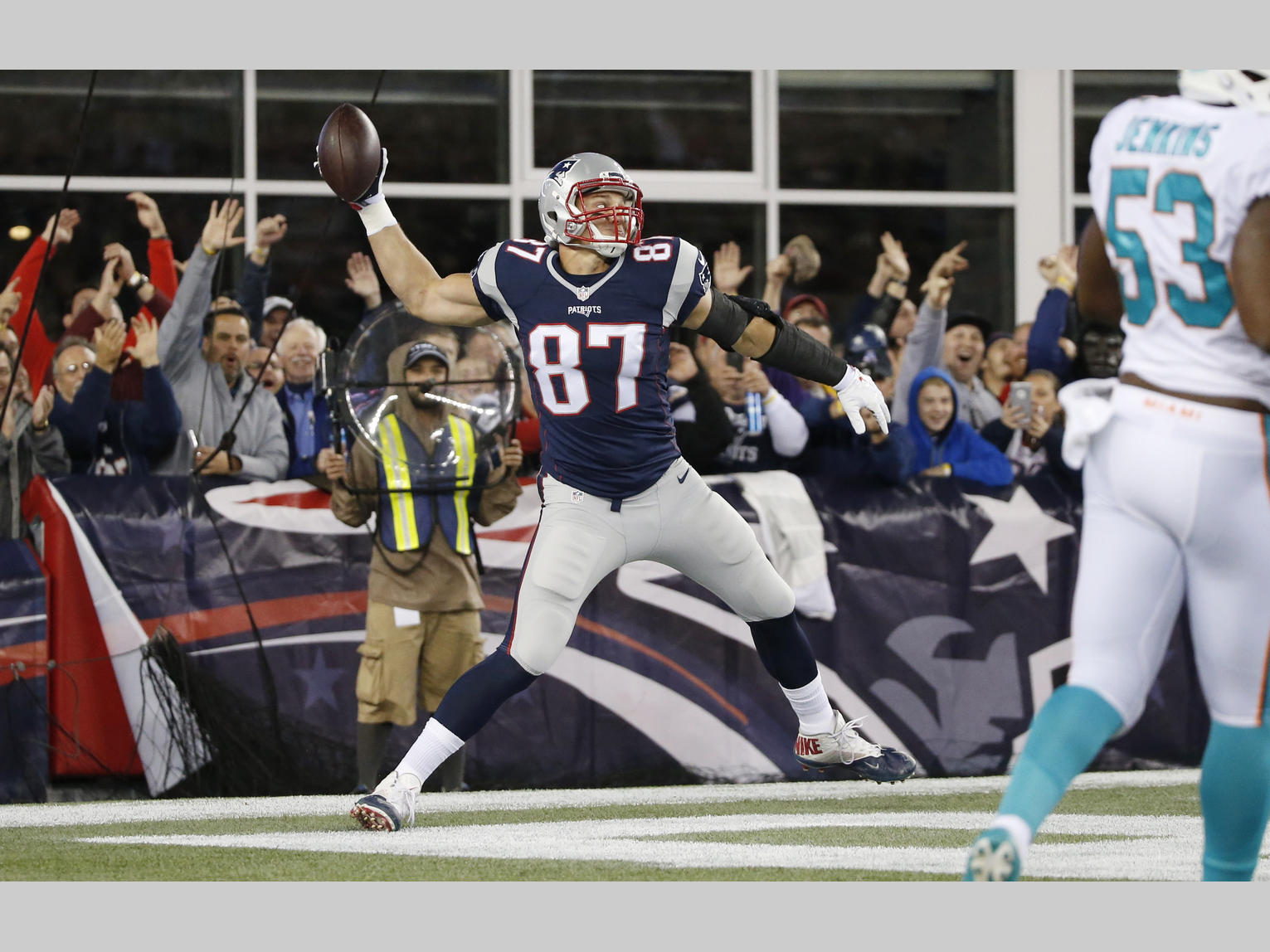 Rob Gronkowski celebra el TD con el que abrió el partido (Patriots.com)