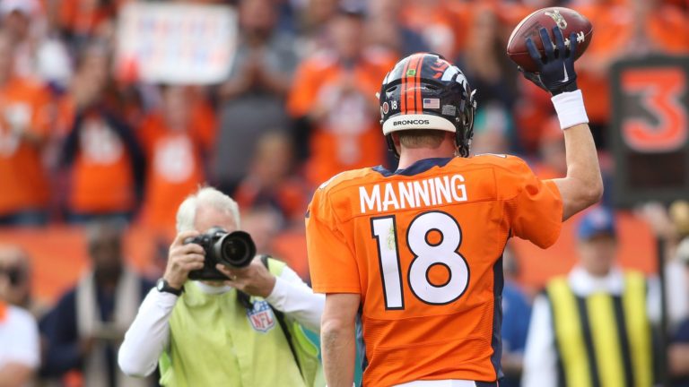 Agridulce día de récord para Peyton Manning