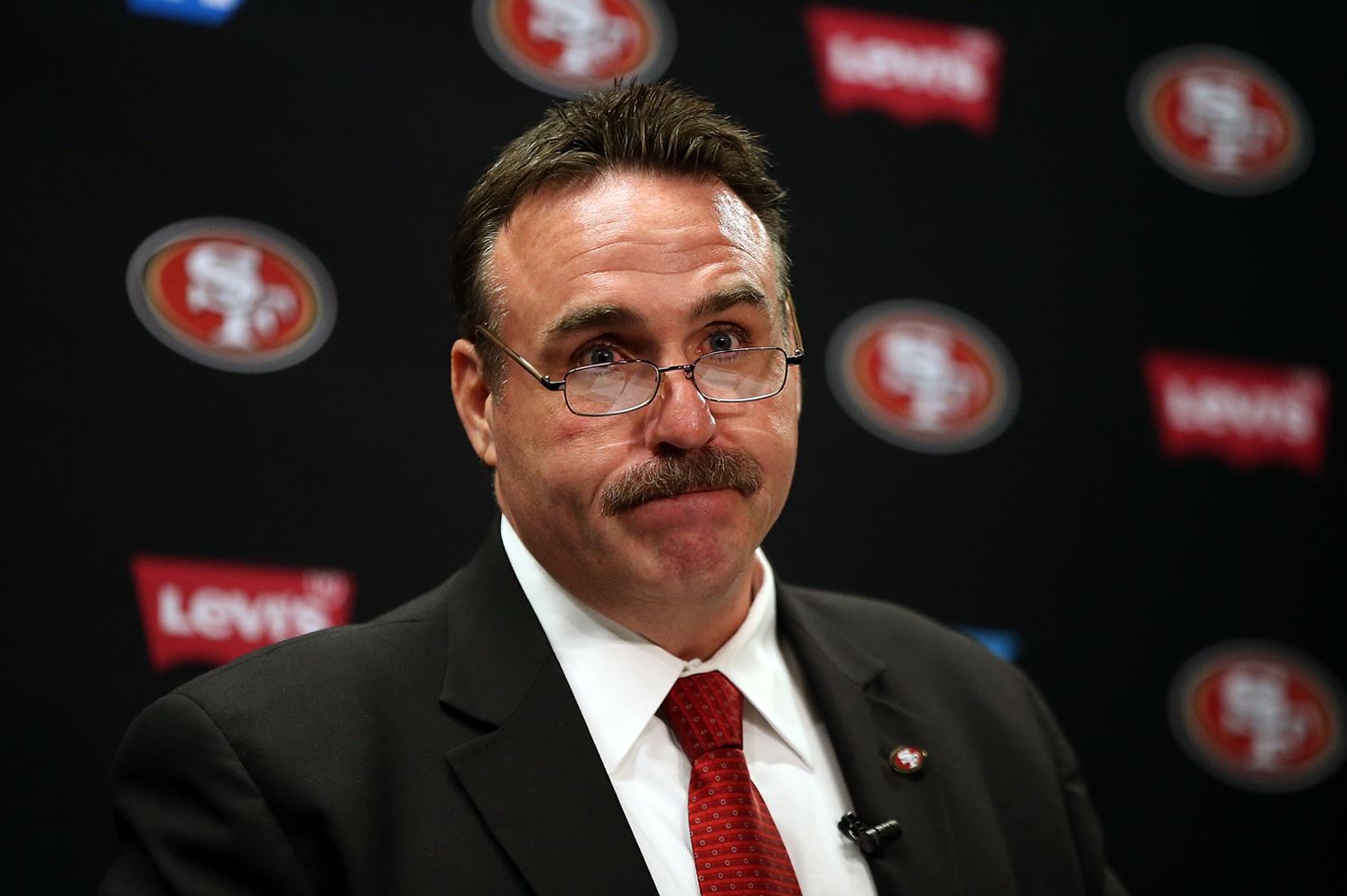 Jim Tomsula también mordió el polvo