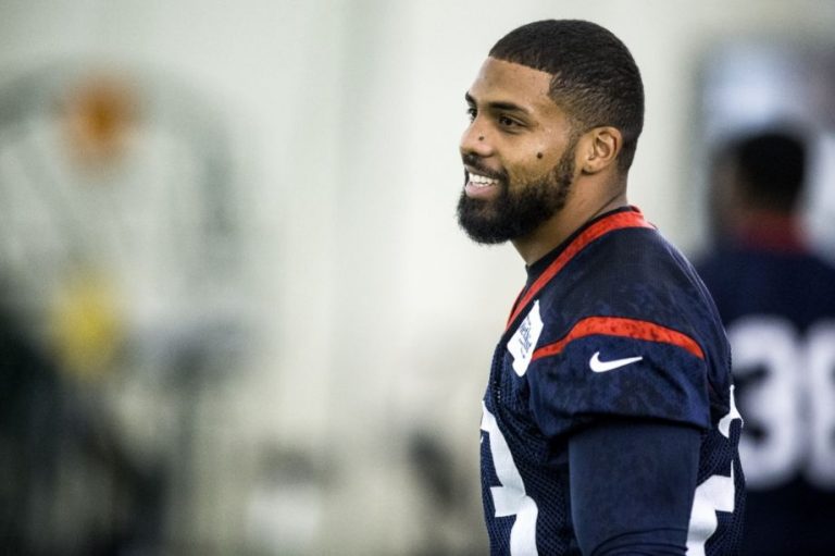 Arian Foster firma con los Dolphins