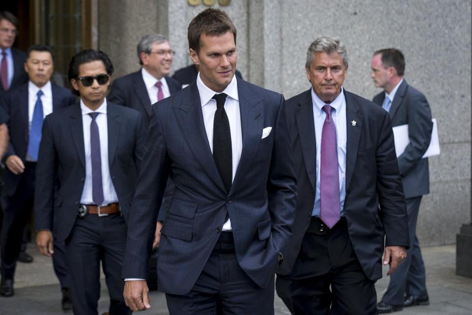 Tom Brady y su equipo legal