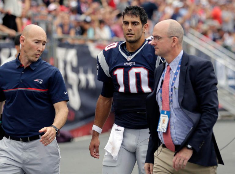 Garoppolo lanza a los Patriots pero termina lesionado