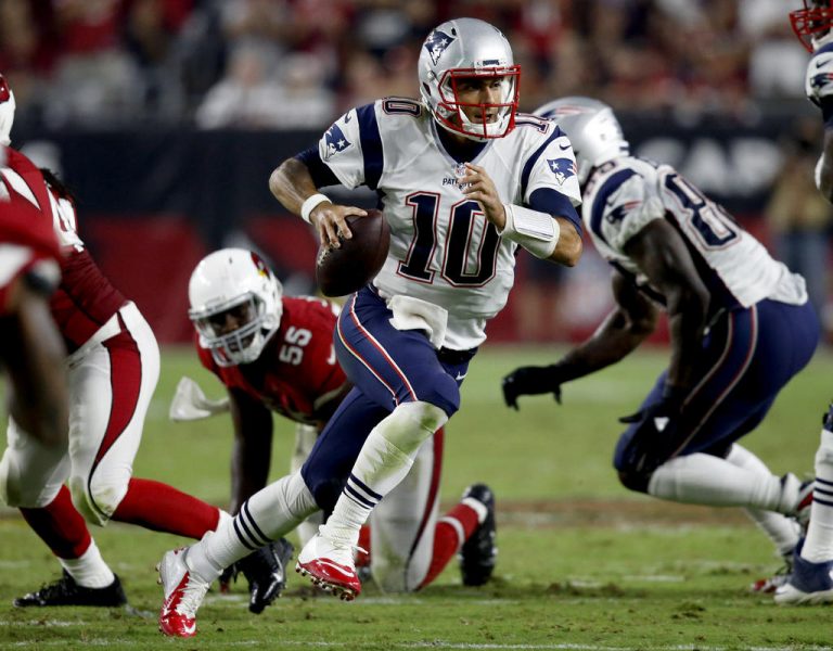 Jimmy Garoppolo brilla en su debut y los Pats ganan en Arizona