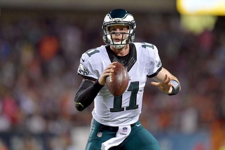 Carson Wentz vuelve a brillar, Cutler se lesiona