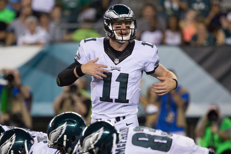 La salida de Bradford, relanza a Carson Wentz