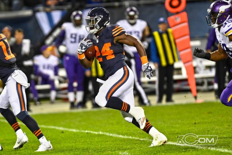 Chicago, con Jordan Howard como ariete, desmonta a los Vikings