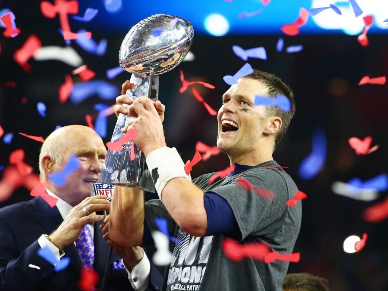 Una épica remontada en la Super Bowl eleva a Tom Brady a los altares