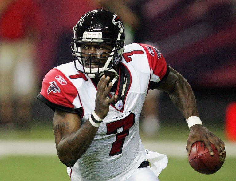 Michael Vick se retira de la NFL