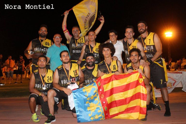 Firebats y Foxes 82 agrandan su dominio del flag football nacional