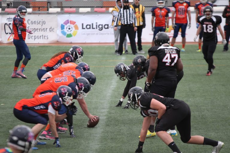 Cobras sigue intratable, los favoritos no fallan