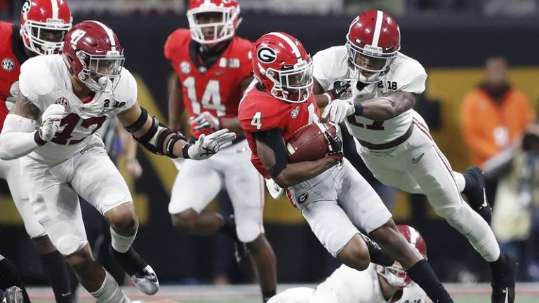 Alabama remonta y se corona tras una prórroga
